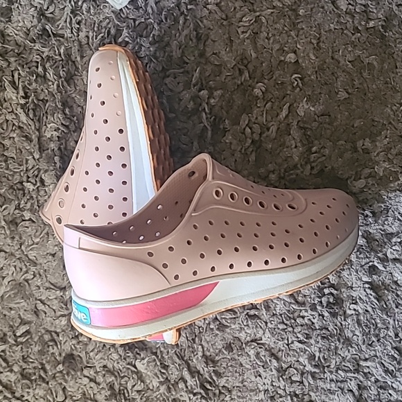 Native Robbie - Picture 2 of 5